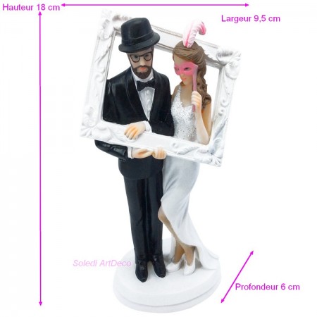Ehepaar posiert in einem Bilderrahmen, Harzfiguren für Photobooth, hoch. 18cm