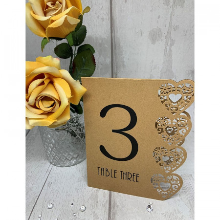 Set mit 15 nummerierten Tischkarten, gemeißelten Herzen, Kraftkartonfarbe, Höhe. 15,5 cm