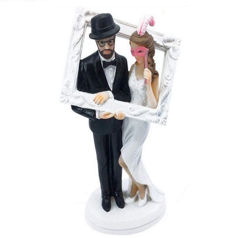 Ehepaar posiert in einem Bilderrahmen, Harzfiguren für Photobooth, hoch. 18cm