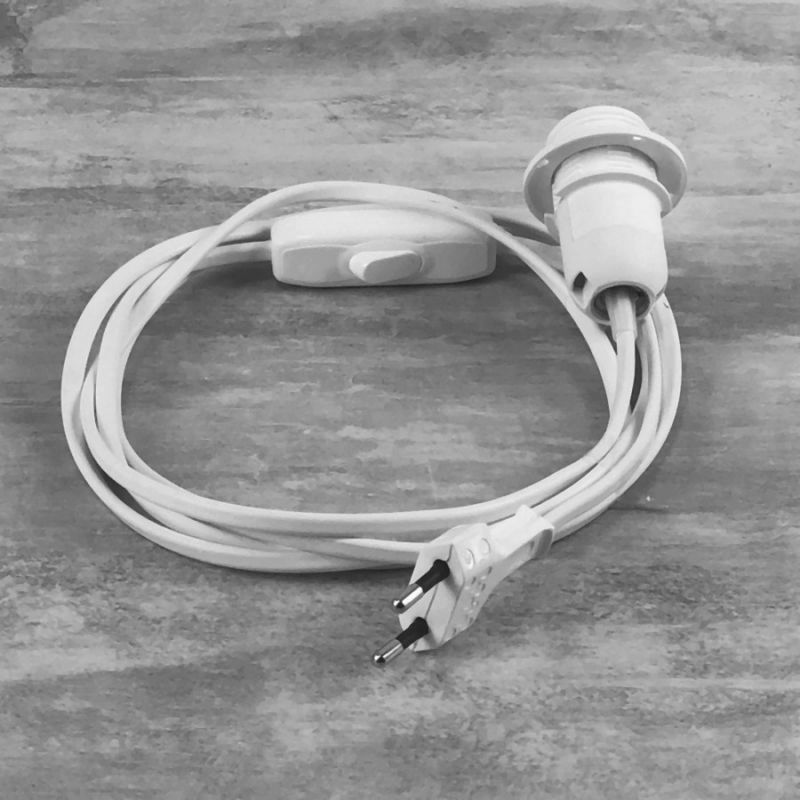 Weißes Elektrokabel mit E14-Fassung und Schalter, Länge 2 m, für die Realisierung einer Nachttischlampe