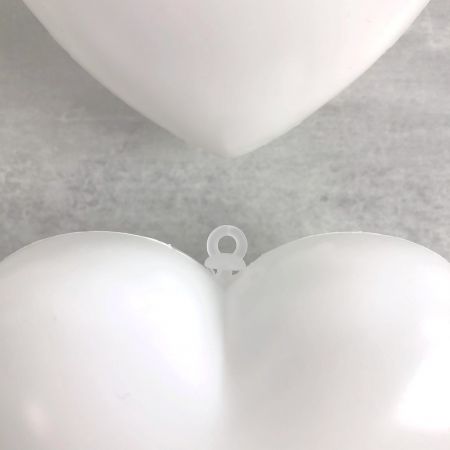 Lot de 4 Coeurs Blancs en plastique non séparable, 9,5 x 8 cm, avec accroches à suspendre, déco romantique