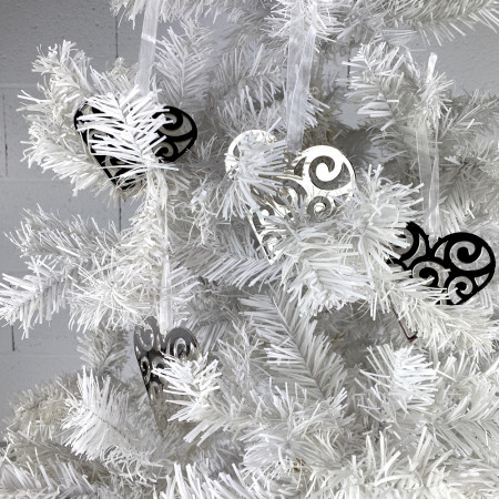 Lot de 4 Coeurs en métal Argenté, 8 cm, suspensions avec ruban en organza blanc, déco sapin de noël