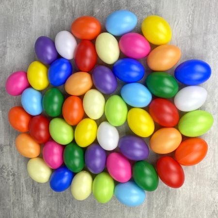 Lot XXL 300 Oeufs en plastique, coloris assortis, 6 cm de haut,non séparables, idéal pour la chasse aux oeufs de pâques