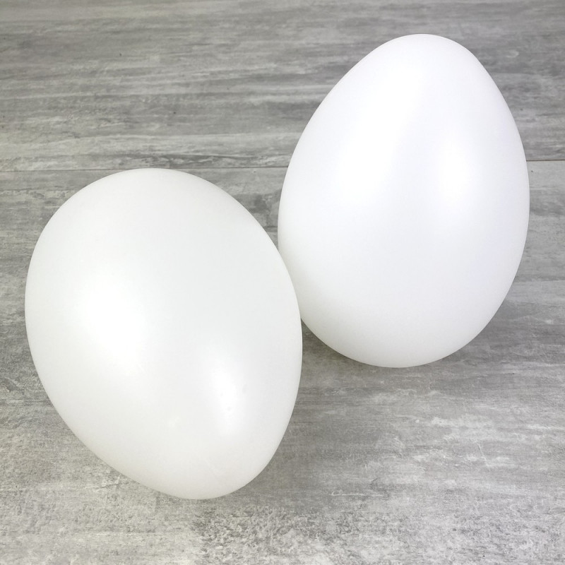 Lot de 2 grands Oeufs en plastique blanc, haut. 18 cm, avec trou de suspension, non séparables, autruche