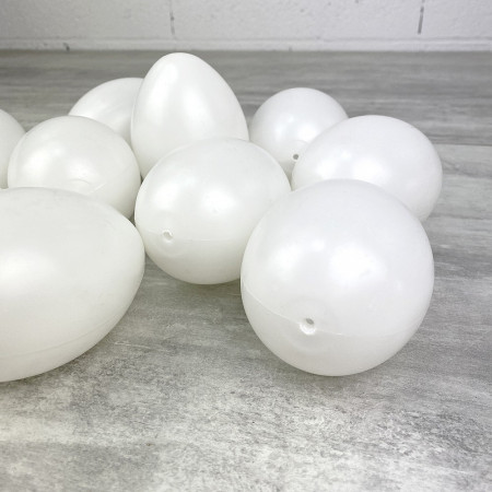 Lot de 10 Oeufs en plastique blanc, haut. 10 cm, avec trou de suspension, non séparables, à décorer