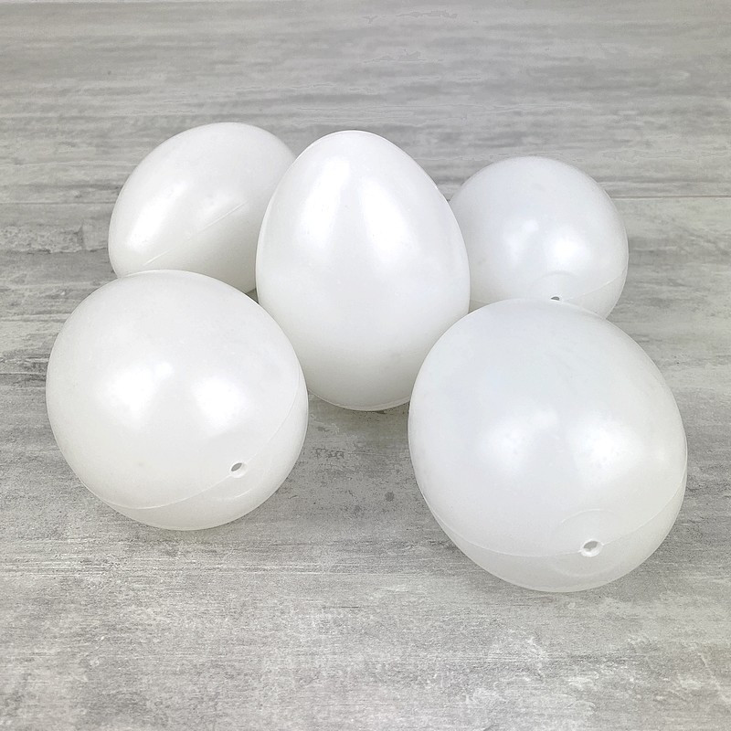 Lot de 5 Oeufs en plastique blanc, haut. 10 cm, avec trou de suspension, non séparables, à décorer