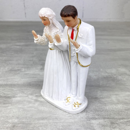 Figurine couple de mariés oriental, hauteur 13,5 cm, mariage religieux, femme voilée et tenue traditionnelle musulman