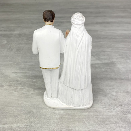 Figurine couple de mariés oriental, hauteur 13,5 cm, mariage religieux, femme voilée et tenue traditionnelle musulman