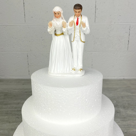 Figurine couple de mariés oriental, hauteur 13,5 cm, mariage religieux, femme voilée et tenue traditionnelle musulman