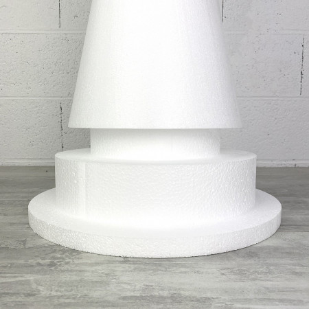 Cône en polystyrène à pied, h. 74 cm avec supports, base 37,5 cm, à décorer