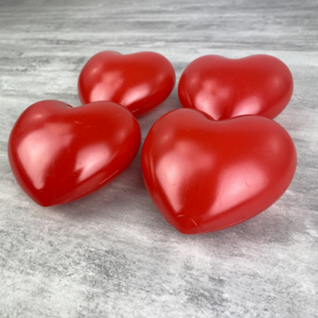 Lot de 4 Coeurs Rouges en plastique non séparable, 9,5 x 8 cm, avec accroches à suspendre, déco romantique