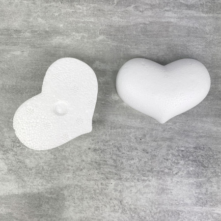 Lot de 2 petits demi coeurs en polystyrène, dim. 6,5 cm, épaiss. 1,5 cm, dos plat