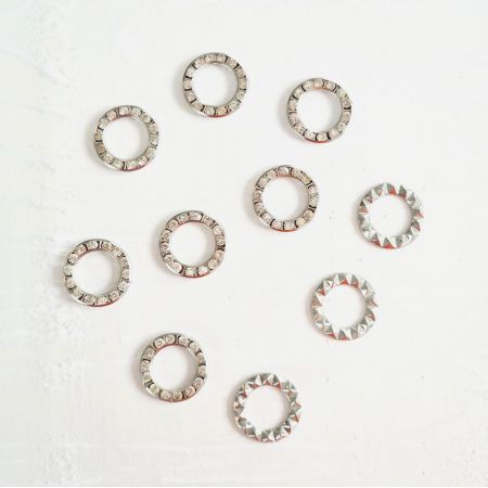 Lot de 10 anneaux argentés avec strass, diamètre 2 cm, à éparpiller ou coller, pour cérémonie de mariage