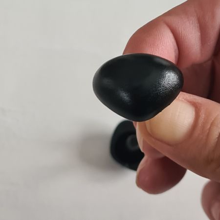 8 Safety plastic animal noses, black, 24 mm, secured with metal clip