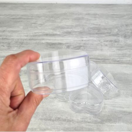 Transparente herzförmige Kunststoffdose mit Deckel, 8,5 x 7,5 cm, für Dragees