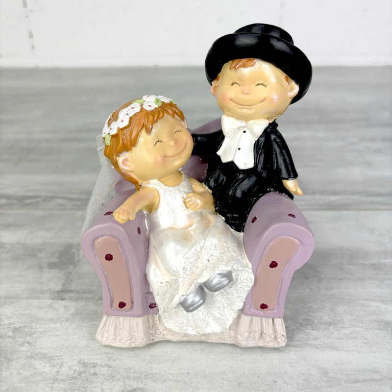 Couple de mariés en résine, fauteuil lila, hauteur 12,5 cm, figurine tirelire style BD mariage