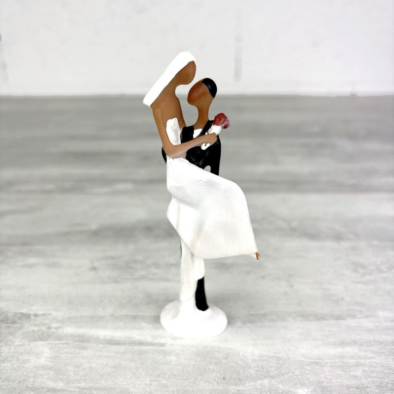 Couple de mariés métisse en résine, 11 cm, Figurines noires de pièce montée design épuré et moderne
